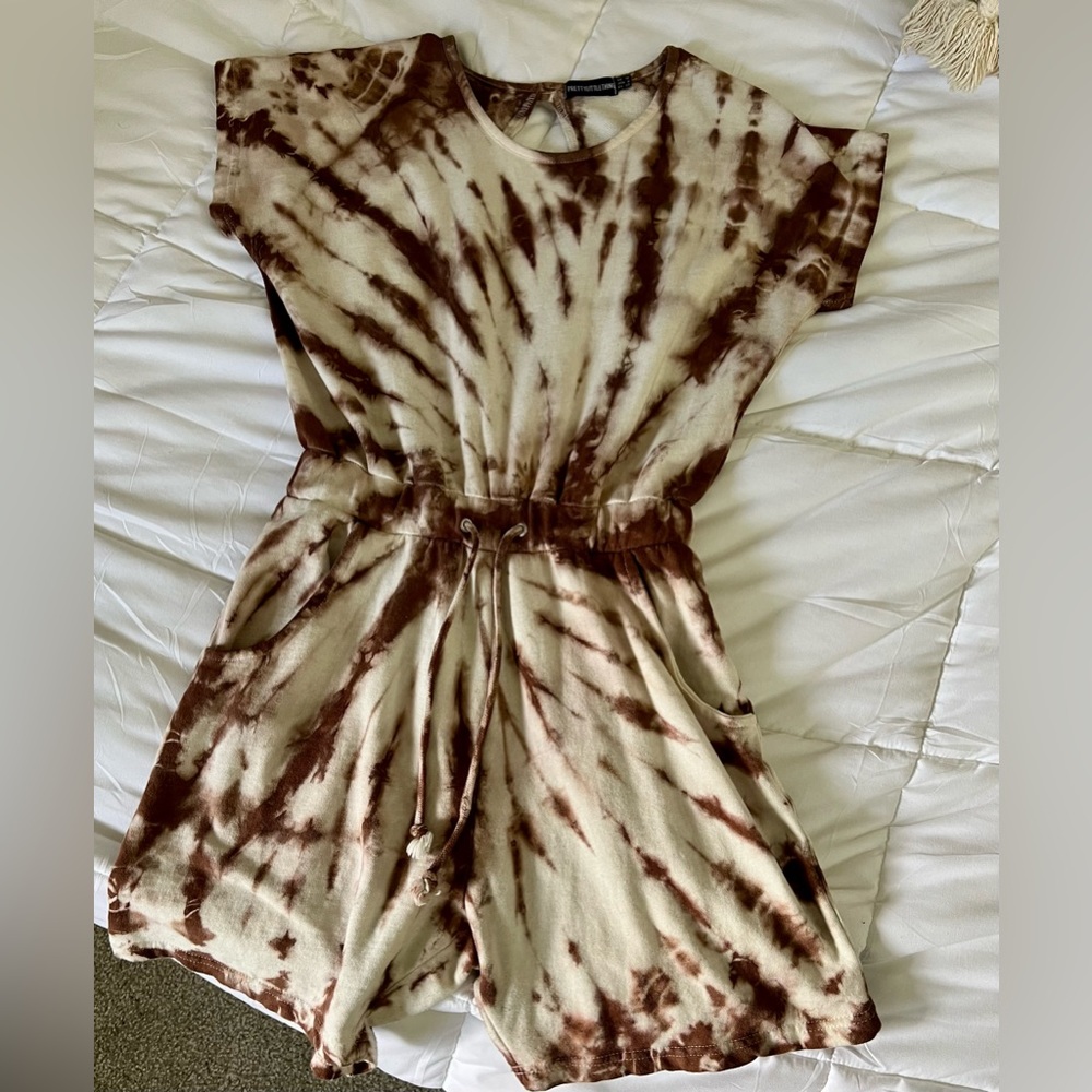 LIKE NEW Pretty little things romper